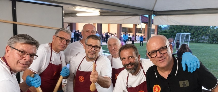 Un momento conviviale durante il Festival dei Risotti